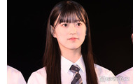 AKB48メンバー、ミニスカ×ハイソックスの美脚コーデ「脚が長い」「等身バランス完璧」 画像