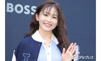 久間田琳加、パリでの真っ赤なノースリドレス姿公開「エレガント」「大人の魅力満開」と絶賛の声 画像