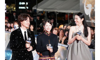浜辺美波、“先輩”長澤まさみとレッドカーペット「どんなイベントよりも緊張しています」 画像