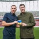 W杯で異例！レヴァンドフスキ、ウクライナ国旗のキャプテンマークを着用へ 画像