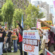 市民ら抗議「哀悼強制」 画像