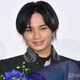 中島健人、共演者に花束プレゼント “サプライズ返し”でハプニング「花があれば掴んじゃう」【知らないカノジョ】 画像