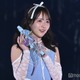 STU48石田千穂、美肩ラインが眩しいペンライトカラードレス【IDOL RUNWAY COLLECTION 2025】 画像