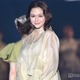 村重杏奈、シースルーワンピで上品肌見せ 透明感溢れるトレンドスタイルで登場【TGC熊本2025】 画像
