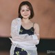 村重杏奈、シャツはだけさせ美肩チラリ【GirlsAward 2025SS】 画像