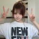 「可愛いママ」田中れいな、アニメ柄Tシャツを着こなしたピースSHOTに反響「何着ても似合う」 画像