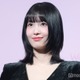 TWICEモモ、真紅ドレスで美デコルテ披露「圧倒的美」「発光してる」と絶賛の声 画像