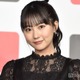 田中美久、金髪ロングで雰囲気ガラリ 美谷間のぞくグラビアオフショットに「破壊力すごい」「可愛すぎる」の声 画像