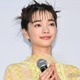見上愛、個性派衣装から美脚スラリ「着こなしが素敵」「オーラがすごい」の声 画像