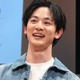「恋は闇」“キノピー”役・小林虎之介がセリフ甘噛み 共演者から優しいツッコミ続々のNGシーンに「和気あいあい」「癒やされる現場」と反響 画像