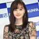 久住小春、ベアトップで美デコルテ大胆披露「眩しい」「セクシー」の声 画像