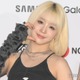 Kep1erヒカル、ミニスカから美脚スラリ「着こなしがオシャレ」「天才アングル」の声 画像