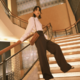 のん、シックに決めたシャツ×ワイドパンツコーデに反響「ほっそい美しいスタイル」「カッコいい」 画像