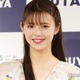 鈴木ゆうか、オーバーTシャツから美脚スラリ「驚異のスタイル」「脚長すぎ」の声 画像