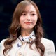 乃木坂46梅澤美波、丈短めトップスでへそ出し「色っぽい」「ビリケンさんが羨ましい」と反響 画像