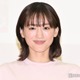綾瀬はるか、青髪エクステ姿のオフショットにファン衝撃「別人級」「誰か分からなかった」 画像