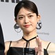 松村沙友理「支えてくれる大切な相棒」明かす 美スタイル際立つ黒ドレス姿【スニーカーベストドレッサー賞】 画像