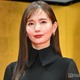 中村ゆり、スカートまくり美脚見せ 海辺ショットに「爽やかで素敵」「天使降臨」の声 画像