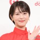 浜辺美波、おへそチラリミニ丈ニット姿披露「可愛すぎ」「引き締まり方が理想」 画像