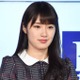 高山一実、ほっそりお腹を披露したシャツコーデに「爽やか」「超絶カワイイ！」の声 画像