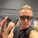 長渕剛、孫と戯れる顔出し家族写真に反響「世界一ロックなグランパ」「最高のFamily」長男WATARUが公開 画像
