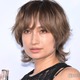 佐田真由美、膝上ミニで美脚際立つ「着こなしがおしゃれ」「さすが」の声 画像
