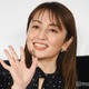 矢田亜希子、ノースリーブ姿で素肌輝く「色白で綺麗」「着こなしオシャレ」 画像