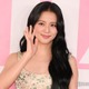 BLACKPINKジス、タイトミニワンピで美脚披露「圧巻のスタイル」「女神」の声 画像