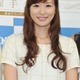 皆藤愛子、濃紺ノースリワンピ姿「透明感半端ない」「美肌」と反響 画像