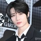 TXT・BEOMGYU（ボムギュ）黒スーツで六本木降臨 ハローキティをエスコート 画像