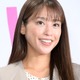 岡副麻希、実家から持ち帰った亡き母思い出の机で1歳娘とお絵描き「父が大切に保管してくれていた私が幼少期使っていた机」 画像