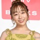 須田亜香里、美脚際立つミニスカ衣装披露「眼福」「理想のスタイル」の声 画像