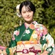 尾碕真花、25歳誕生日に幼少期ショット公開「当時から可愛い」「表情が今と変わらない」と反響 画像