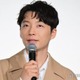 星野源、大物俳優との2ショット公開「友達と韓国行ってきたよ」報告に反響「ほっこり」「2人のお洋服が素敵」 画像