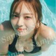 乃木坂46梅澤美波、リゾートプールで上⽬遣い 2nd写真集封入ポストカード第2弾公開【透明な覚悟】 画像