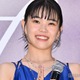アイナ・ジ・エンド、夕陽バックの美脚ショット公開「映画のワンシーンみたい」「幻想的な雰囲気」と反響 画像