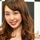 3児の母・川崎希、0歳次女を抱っこする長男公開「2人とも笑顔が可愛い」「優しくてイケメンなお兄ちゃん」と反響 画像