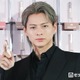 Number_i平野紫耀、華やかメイク＆黒スーツで魅力放出 新生活迎える人にメッセージも「素敵な世界が待っていると思う」【YSL LOVENUDE HOTEL】 画像