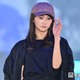 CUTIE STREET板倉可奈、アシンメトリースカート身にまとい堂々闊歩「着こなせるのすごい」「不意打ち笑顔にやられた」の声【ガルアワ2026SS】 画像