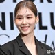TWICEサナ、美脚＆胸元のぞく衣装姿にファン悶絶「スタイル最強」「セクシー」 画像