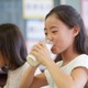 給食の牛乳、お茶に変えたい58.1%…好きなメニュー1位は 画像