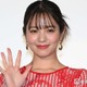 横田真悠、膝丈オールインワン衣装から美脚スラリ「スタイルレベチ」「綺麗で格好良くて憧れ」の声 画像