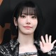 LE SSERAFIMサクラ、金髪×美脚際立つ黒タイツ姿にファン悶絶「かっこよすぎる」「オーラ全開」 画像