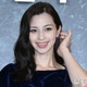 中条あやみ、大胆スリットから美脚のぞかせる “1日目とは対照的”紺のベロアドレス姿【Mrs. GREEN APPLE presents「CEREMONY」】 画像
