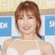3児の母・熊田曜子、ノースリ×ショーパンコーデで子供達とゲーセンへ「ボディラインが綺麗」「子供と洋服シェアできるの羨ましい」と反響 画像
