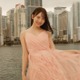 日向坂46藤嶌果歩、海上でピンクドレス着こなし微笑む 1st写真集先行カット第15弾解禁【果実の歩幅】【果実の歩幅】 画像