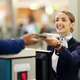 45歳、手取り21万円、「道ならぬ恋」歴10年…。航空会社スタッフが見た地獄とは 画像