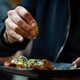 年収8000万以上の人が「食べない」ものとは⁉　食事の場での「お金持ちの流儀」 画像