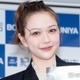 村重杏奈、美ボディ際立つ水着姿で川遊び満喫「透き通るような白い肌に目が釘付け」「重ね着コーデ可愛すぎる」の声 画像