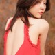 “声優界屈指のフォトジェニック”志崎樺音、美背中ざっくり赤ドレス姿 2度目の重版＆全編アザーカットのデジタル写真集決定 画像